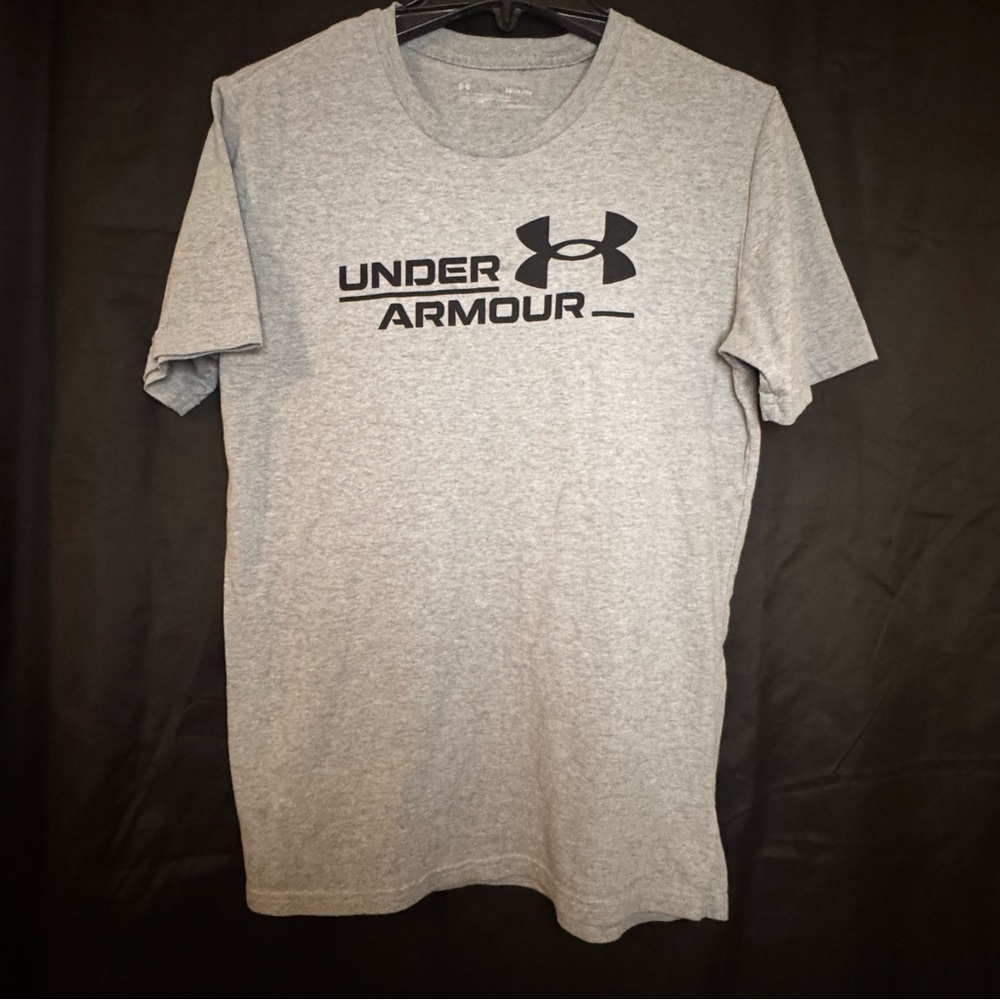 Men’s Small Under Armour Light Gray Short Sleeve‎ Tee